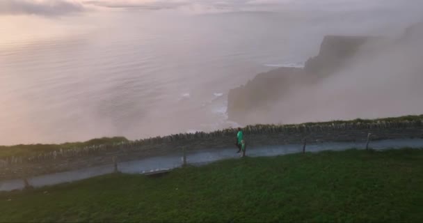Aerial Tourists Walk Misty Road Cliffs Moher Mum Child Walking — Stock Video
