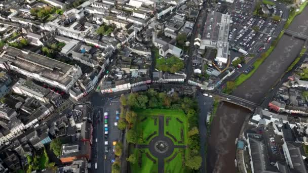 Widok Lotu Ptaka Zamek Tle Starożytnego Miasta Kilkenny Ireland Lot — Wideo stockowe