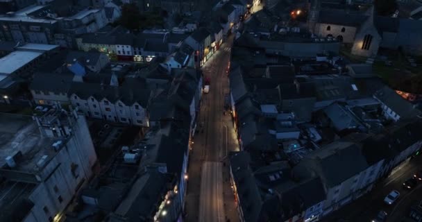 Luchtfoto Een Oude Ierse Stad Nachts Nacht Stad Lantaarns Branden — Stockvideo