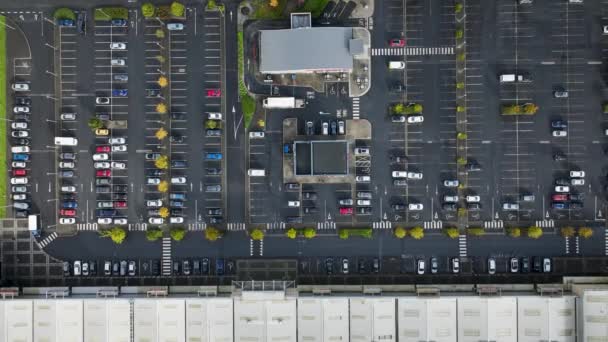 Drone Survole Grand Parking Près Centre Commercial Beaucoup Voitures Sont — Video