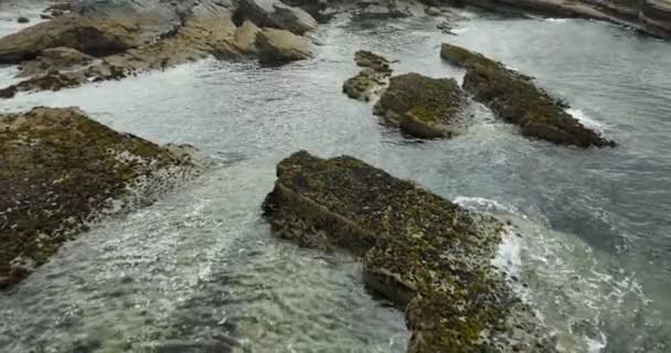 County Clare의 아일랜드 명소에서 해안선 대서양 방법을 경치를 지우는 고품질 — 비디오