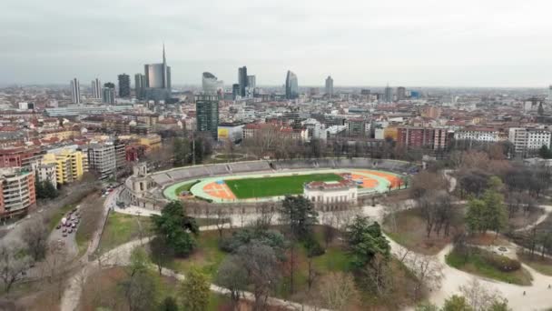 Luftaufnahme Der Arena Civica Gianni Brera Des Von Bäumen Umgebenen — Stockvideo