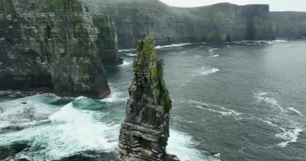 Havadan Dairesel Moher Kayalıkları Branaunmore Deniz Yığınının Üzerinden Branaunmore Deniz — Stok video