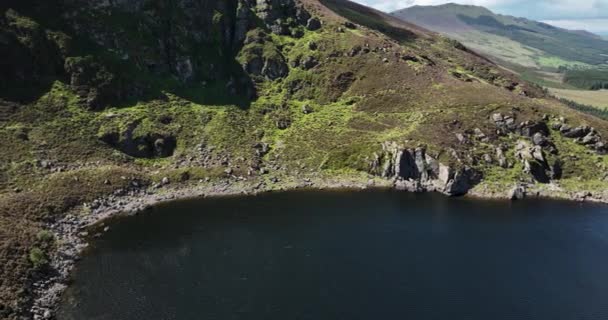 Una Vista Aérea Lough Ouler Desde Montaña Tonelagee Lago Montaña — Vídeos de Stock
