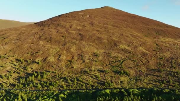 Luchtbeelden Van Prachtige Bergen Bergen Van Ierland Hoge Bruine Berg — Stockvideo