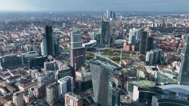 Luftaufnahmen Zeigen Neue Wolkenkratzer Stadtsilhouette Cineastische Innenstadt Bürohochhäuser Und Helle — Stockvideo