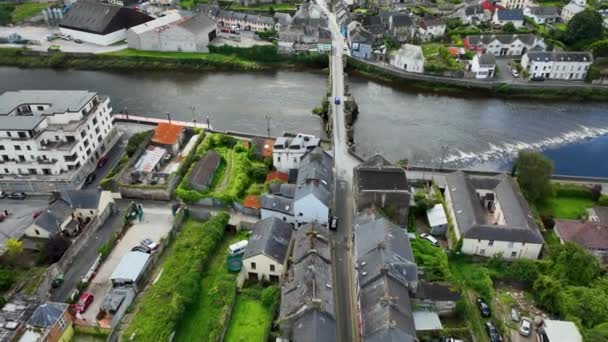 Aérea Vista Superior Antigua Ciudad Irlandesa Carrick Suir Panorama Pequeño — Vídeo de stock