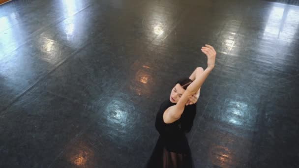 Graciösa Ballerinadanselement Klassisk Balett Studio Balettträning Studio Dansa Svarta Golvet — Stockvideo
