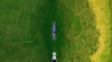 Liss Ard Kır Evi 'ndeki Gökyüzü Bahçesi Tepesi' nin atmosferik ve manzaralı görüntüleri. Arkeolojik kavramlar ve binalar. Liss Ard Kır Evi 'ndeki Gökyüzü Bahçesi. Russagh, Co. Mantar.
