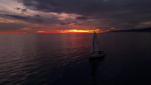 Disfrute Una Serena Puesta Sol Sobre Océano Con Imágenes Aéreas — Vídeo de stock