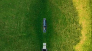 Liss Ard Kır Evi 'ndeki Gökyüzü Bahçesi Tepesi' nin atmosferik ve manzaralı görüntüleri. Arkeolojik kavramlar ve binalar. Liss Ard Kır Evi 'ndeki Gökyüzü Bahçesi. Russagh, Co. Mantar.