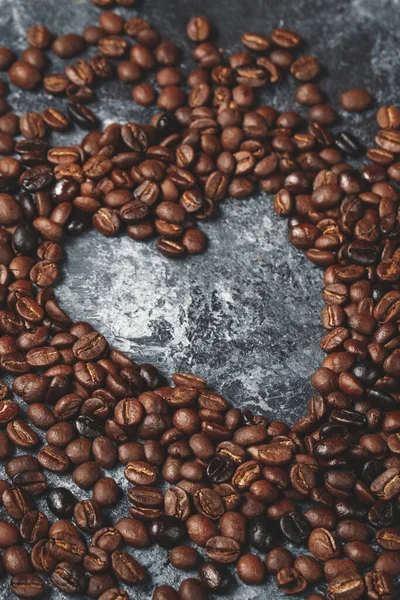 Vista Superior Sementes Café Marrom Superfície Escura Grupo Grãos Texturizados — Fotografia de Stock
