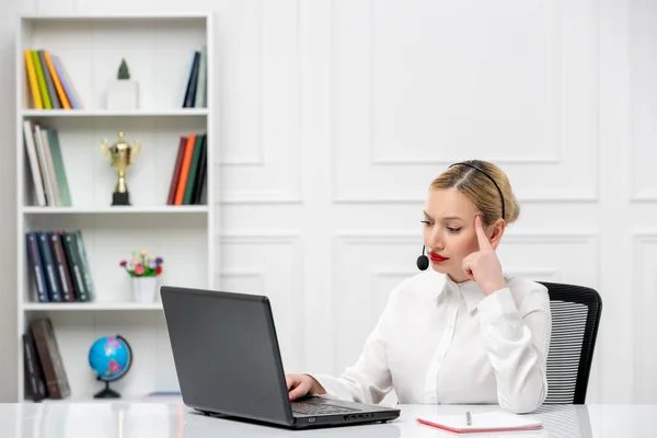 Customer Service Cute Blonde Girl Office Shirt Headset Computer Confused — Stock Photo, Image
