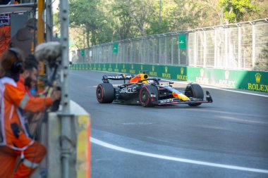 Bakü, Azerbaycan - 28-30 Nisan 2023: Bakü 2023 Formula 1 Grand Prix 'inde Yarış Başladı