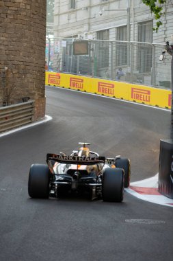 Bakü, Azerbaycan - 28-30 Nisan 2023: Bakü 2023 Formula 1 Grand Prix 'inde Yarış Başladı