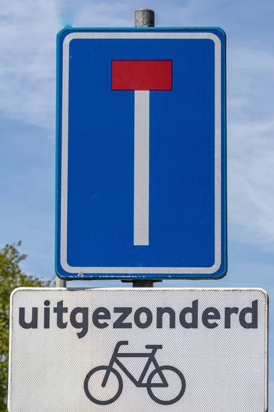 Дорожные Знаки Против Голубого Неба Дорога Тупик Uitgezonderd Означает Исключением — стоковое фото