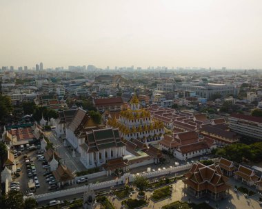 Tayland, Bangkok 'taki en ünlü turistik mekan olan Ratchanatdaram Tapınağı' ndaki Metal Kale 'nin veya Loha Prasat' ın hava manzarası..