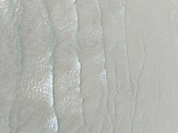 Vista Aérea Del Dron Hermosa Playa Con Agua Mar Turquesa —  Fotos de Stock
