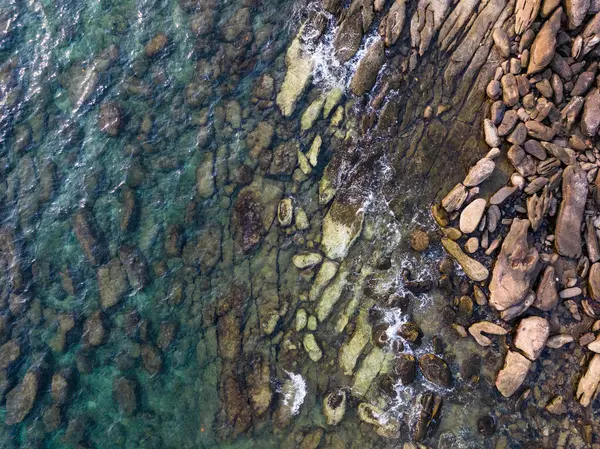 Повітряний Безпілотний Вид Красивого Каменю Бірюзовою Морською Водою Таїландській Затоці — стокове фото