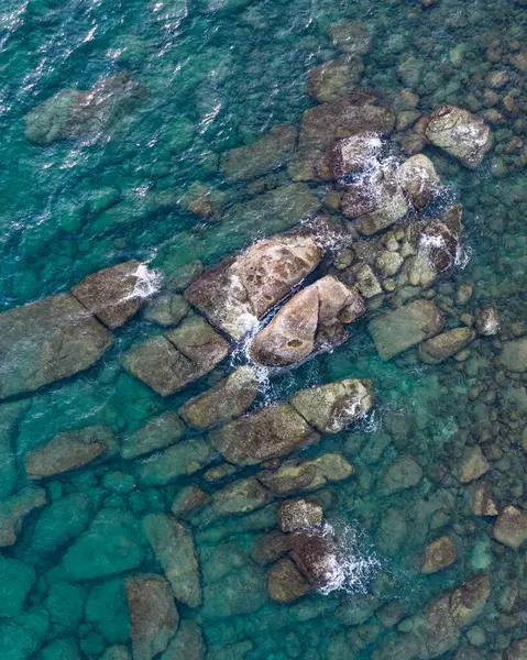 Vista Aérea Drones Hermosas Rocas Con Agua Mar Turquesa Del —  Fotos de Stock