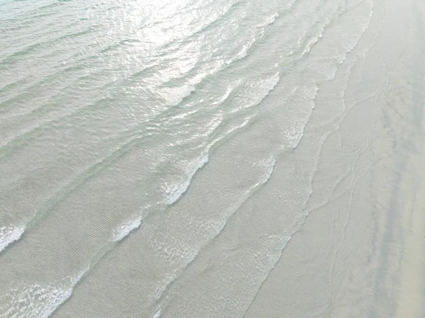 Vista Aérea Del Dron Hermosa Playa Con Agua Mar Turquesa — Foto de Stock