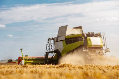 Yaz sonunda hasat mevsiminde ağır makinelerle tarımsal tarlalar sürmeye hazır olacak. 