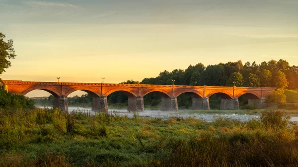 Jembatan Batu Atas Sungai Venta Sebelah Air Terjun Terluas Eropa Stok Gambar