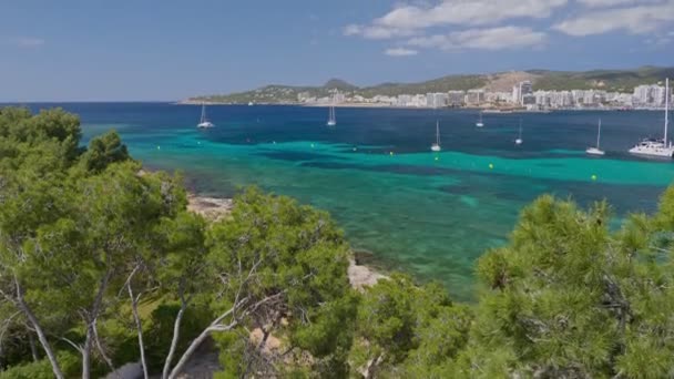 Toller Blick Auf Die Bucht Von Ibiza Mit Yachten Die — Stockvideo