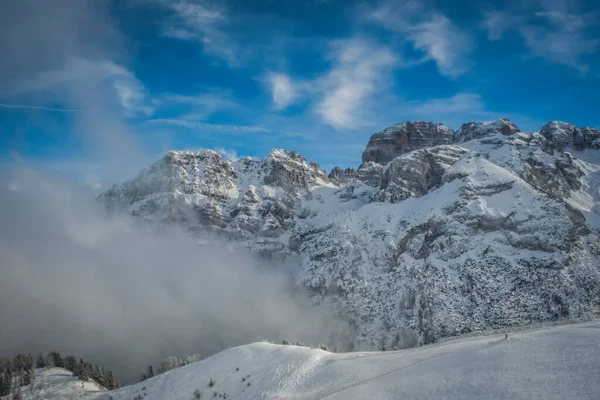 Uma Bela Vista Brenta Dolomitas Com Nuvens Fantásticas Alpes Madonna — Fotografia de Stock
