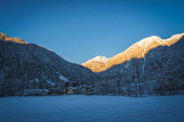 Pinzolo Itália Janeiro 2023 Vista Inverno Vale Pinzolo Com Montanhas — Fotografia de Stock