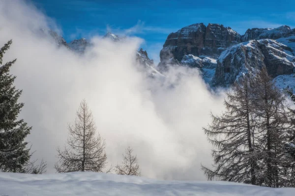Pemandangan Indah Brenta Dolomites Dengan Awan Fantastis Dan Alps Madonna — Stok Foto