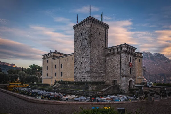 Günbatımında Talyan Şehri Riva Del Garda Daki Müze Binası Ocak — Stok fotoğraf