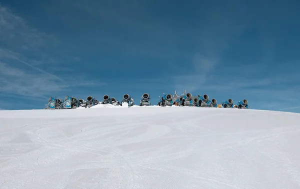 Avusturya Nın Gerlitzen Kayak Merkezindeki Bir Pistte Açık Mavi Gökyüzüne — Stok fotoğraf