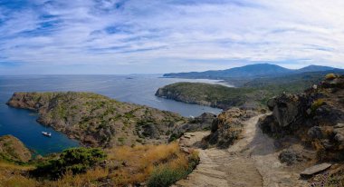 Creus Cape Akdeniz kıyı şeridi manzara. Girona, İspanya. Yatay