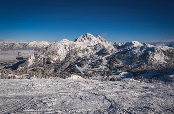 Hermagor Avusturya Yakınlarındaki Dağlık Kayak Merkezi Nassfeld Hazırlanmış Yamaçların Sabah — Stok fotoğraf