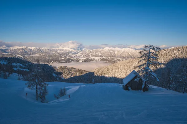 Una Vista Del Paisaje Alpino Temporada Invierno Estación Esquí Nassfeld —  Fotos de Stock