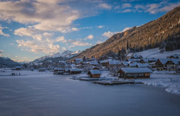 Weissensee Carintia Austria Enero 2022 Lago Congelado Weissensee Día Frío —  Fotos de Stock