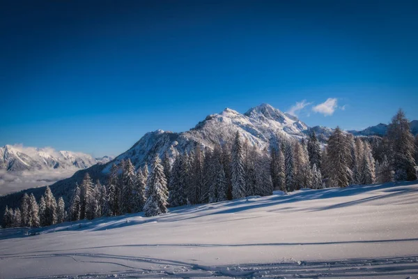 Pohled Alpskou Krajinu Zimní Sezóně Lyžařském Středisku Nassfeld Korutany Rakousko — Stock fotografie