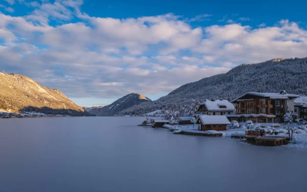 Techendorf Atardecer Lago Congelado Cubierto Nieve Weissensee Carintia Austria Enero — Foto de Stock