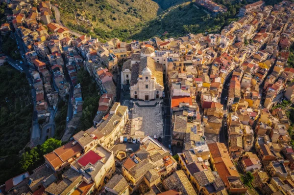 美しいイタリアのマウンテンタウンCenturipe シチリア イタリア ヨーロッパの航空パノラマビュー 2023 ストック写真