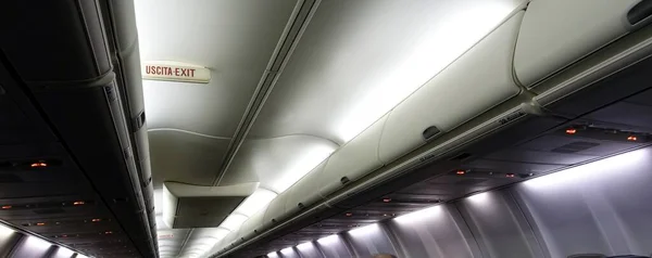 Wewnętrzny Sufit Kadłuba Samolotu Pasażerskiego — Zdjęcie stockowe
