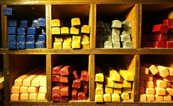 Полки Палками Цветного Лакового Воска Почтовых Марок Писем — стоковое фото