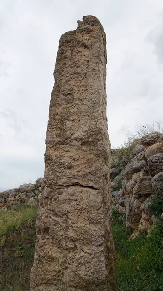 Sassari Cerdeña Italia Mayo 2023 Menhir Frente Altar Sagrado Monte — Foto de Stock