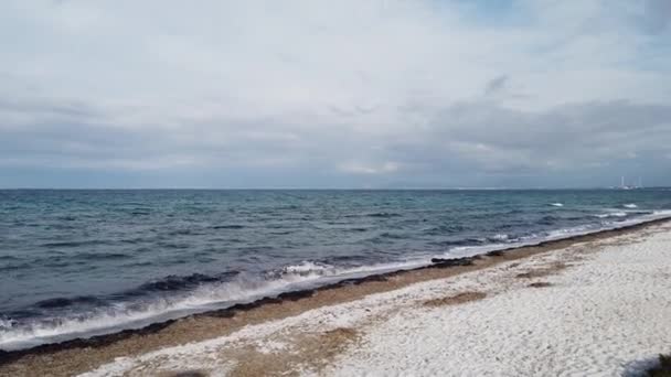 Una Mattina Nuvolosa Ventosa Una Delle Spiagge Della Sardegna Italia — Video Stock