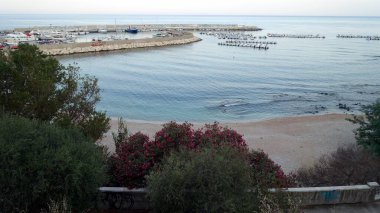 İtalya 'nın Sardinya kentindeki Cala Gonone körfezine bir göz atalım..