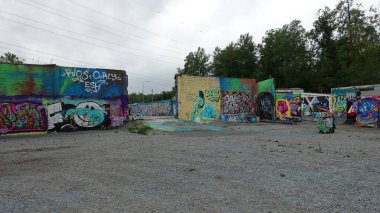 Stockholm, Snosatra, İsveç, 20 Ağustos 2022. Şehrin kenar mahallelerinde grafiti sergisi. Alan.