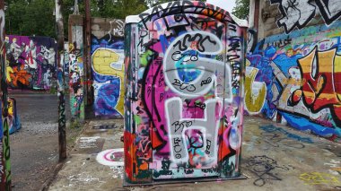 Stockholm, Snosatra, İsveç, 20 Ağustos 2022. Şehrin kenar mahallelerinde grafiti sergisi. WC.