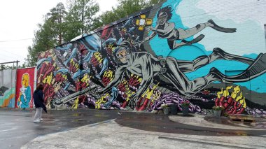 Stockholm, Snosatra, İsveç, 20 Ağustos 2022. Şehrin kenar mahallelerinde grafiti sergisi. Dalgıç.