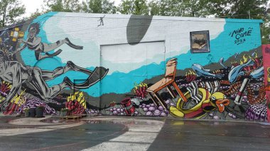 Stockholm, Snosatra, İsveç, 20 Ağustos 2022. Şehrin kenar mahallelerinde grafiti sergisi. Dalgıç.