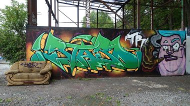 Stockholm, Snosatra, İsveç, 20 Ağustos 2022. Şehrin kenar mahallelerinde grafiti sergisi. Puro..